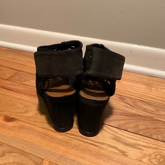 Via Spiga Leather Cutout Wedges - Picture 4 of 5